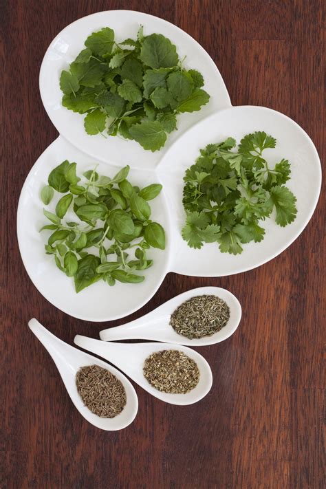 Substituting Dried Herbs for Fresh: The Perfect Ratio