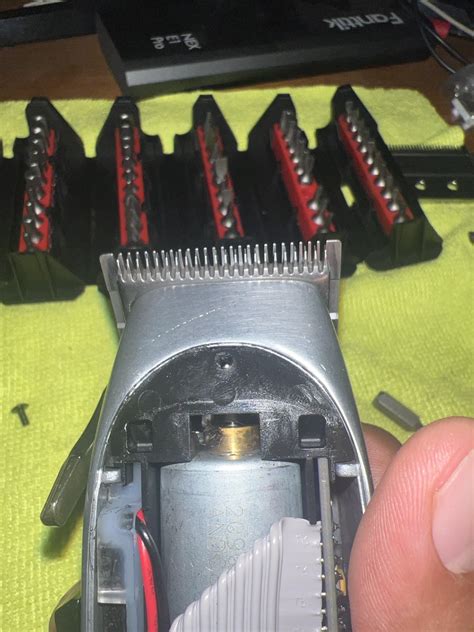 Andis master cordless blade moves up and down. : r/Barber