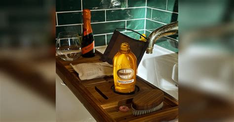 8 Best Shower Oils In India For A Moisturising Bathing Routine | LBB