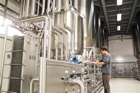 中德啤酒酿造过程控制实验室衍生啤酒体验馆-中德智能制造学院
