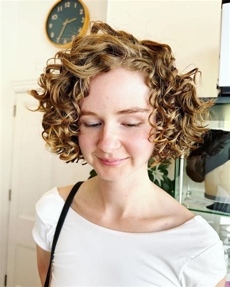 Short Wavy Stacked Bob
