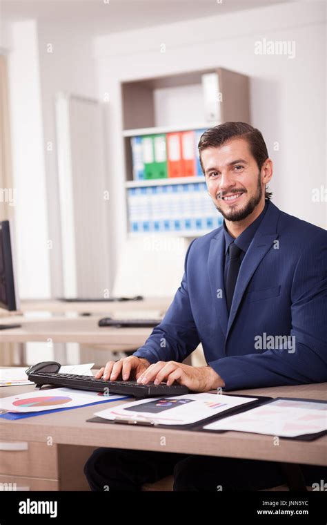 Old Businessman 的图像结果