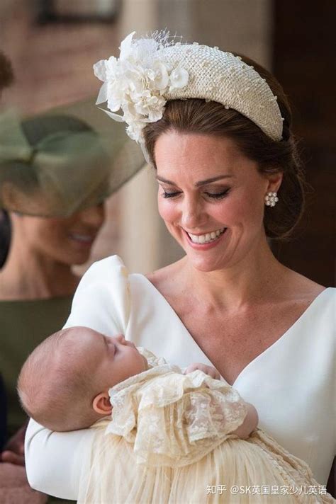 路易斯王子昨天接受洗礼，凯特王妃一家五口首次同框亮相，好幸福 - 知乎