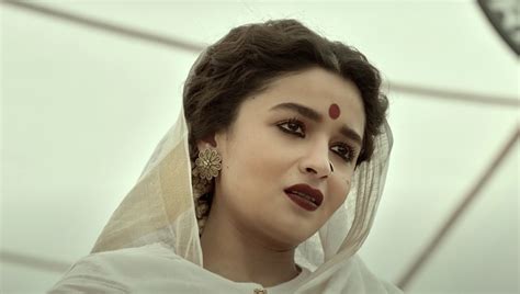 Alia Bhatt is a beautiful chand in glorious white sarees in Gangubai ...