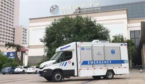 宁波市慈善总会捐赠两款Daily监护型负压救护车抗击疫情 重型车网——传播卡车文化 关注卡车生活