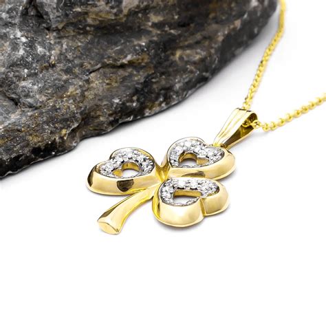 Diamond Shamrock Pendant in 14k Gold