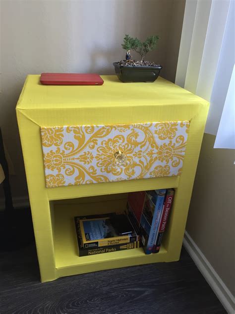 DIY: Cardboard bedside table/night stand DIY