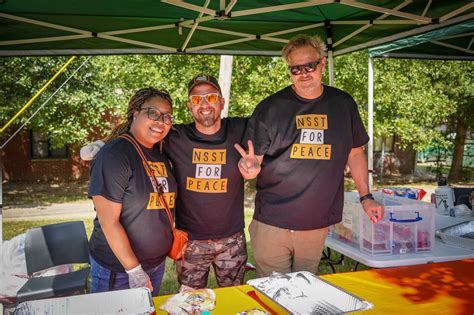 Volunteer with Martha O'Bryan Center