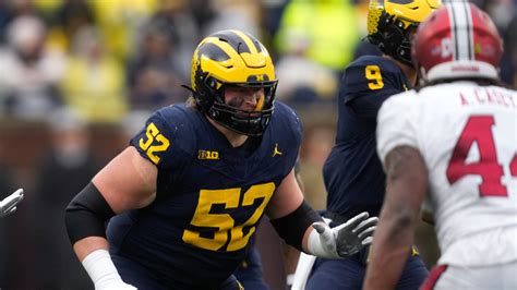 Player with cerebral palsy leads by example, scores 82-yard touchdown ...