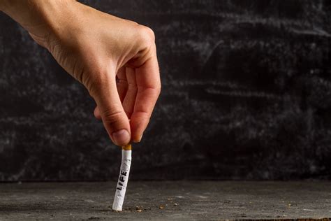 Mit dem Rauchen aufhören - CBD statt Nikotinpflaster - CBD in der ...