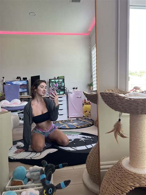 Natalie Roush on Twitter: "Weekend vibes. 🐈‍⬛🖤 https://t.co/SCPleqR2YG" / Twitter