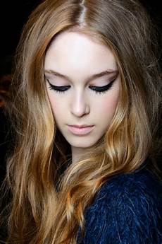 Best Bronde Hair Color by Here S How To Go Bronde This Summer Stylecaster Best Bronde Hair Color