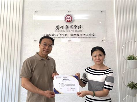 我校为双语全英教师颁发专项培训结业证书-广州华商学院