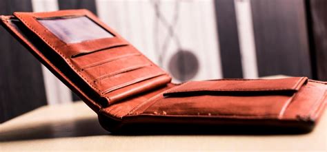 These Suave Brown Wallets For Men Are Stylish & Comfortable To Carry ...
