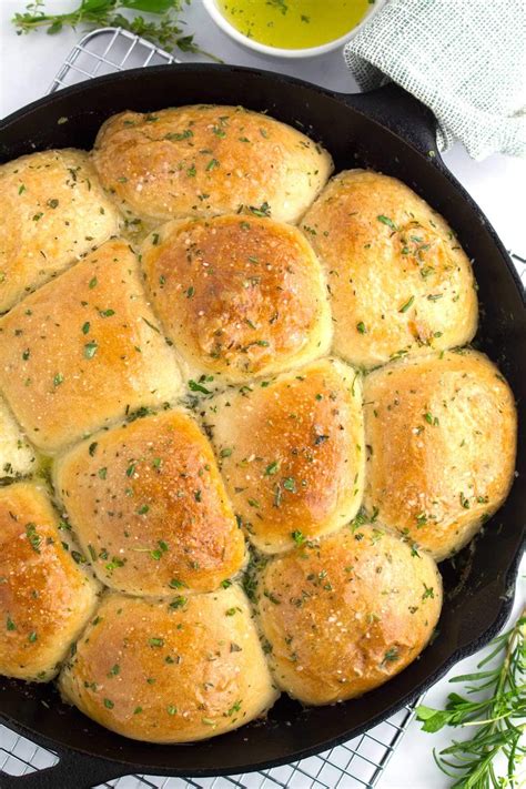 Easiest Rhodes Rolls (Frozen Dinner Rolls w/ Butter and Herbs ...