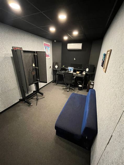 Foldable Vocal Booth for Home Studios | Timber Acoustics