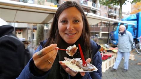 Eating Herring 的图像结果