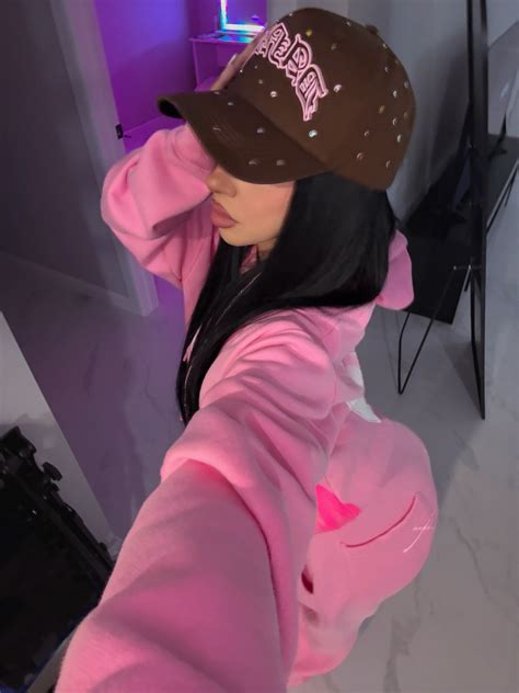 Angie Latesha Castillo | u kno who i am 💋 #explore #explorepage | Instagram