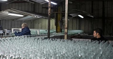 全球“不休息”的工厂，24小时在生产玻璃瓶子,行业资讯-中玻网