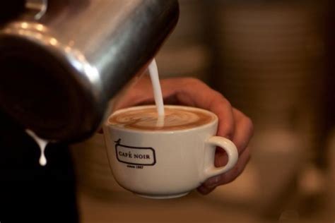 手把手教你制作牛奶咖啡|咖啡|牛奶|牛奶咖啡_新浪时尚_新浪网