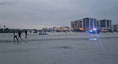 Jacksonville Beach Fight Surfers Help Rescue Woman Off Jax Beach Pier