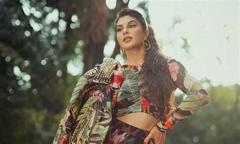 Jacqueline Fernandes takes fashion quotient a notch high with her cool ...