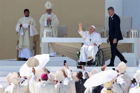Closing youth festival in Portugal, pope shares 'old man's' dream of ...