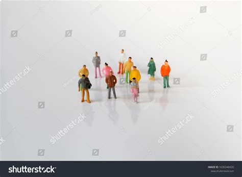Small Group of People Standing 的图像结果