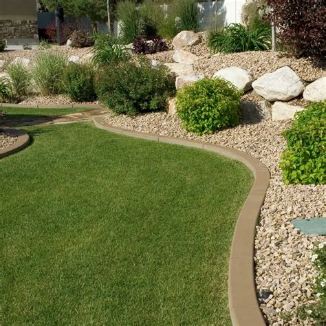 Best Time to Mulch Your Lawn | Expert Guide