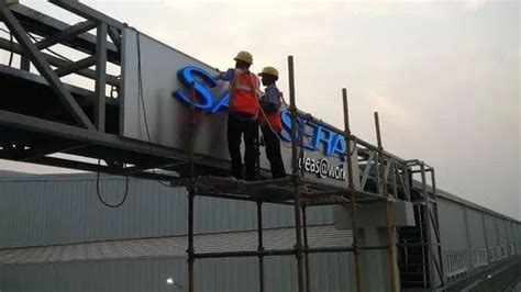 LED Sign Board Installation 的图像结果
