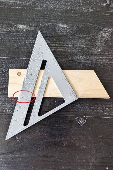 Using a Speed Square for Angles 的图像结果