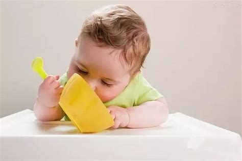 6个月宝宝吃奶量和辅食添加怎么合理安排