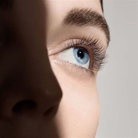 Can Vaseline Really Help Your Eyelashes Grow Longer? - UBLashes