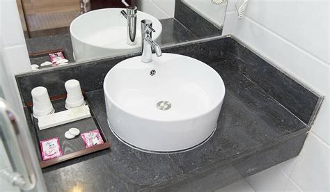 GOLDEN CHOPSTICK HOTEL (Livingstone) - Hotel Reviews, Photos, Rate ...