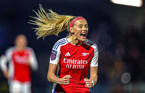 Chloe Kelly reveals future plans amid ongoing Arsenal transfer talks - now.arsenal