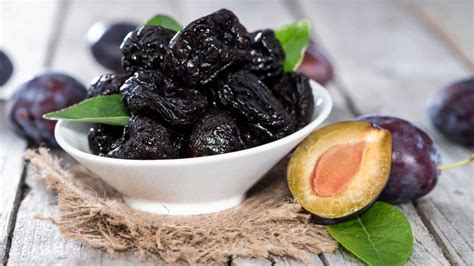 How To Stew Prunes - Recipes.net
