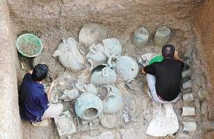被发掘的各朝代古墓，为什么汉朝的厚葬古墓居多？