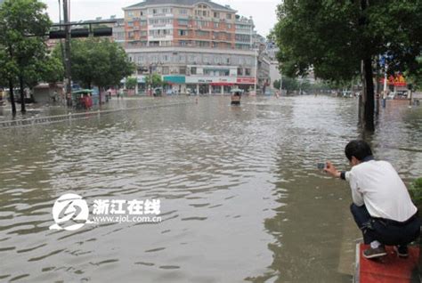 浙江兰溪市因连日降雨成泽国 水位已超危急水位_新闻中心_新浪网