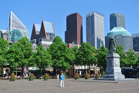 Den Haag, Plein, loaded with terraces and (duringnday time) politicians ...