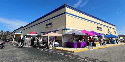 OUTDOOR Pop Up Shop Duval Selfie Fest :: MAY 18, The Selfie Showroom ...
