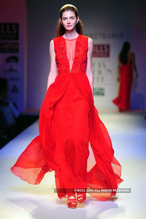 Donna flaunts a creation by fashion designer Nachiket Barve on Day 1 of ...