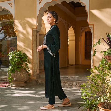 Buy Emerald Green Embroidered Kurta with Bell Sleeves | Rustorange
