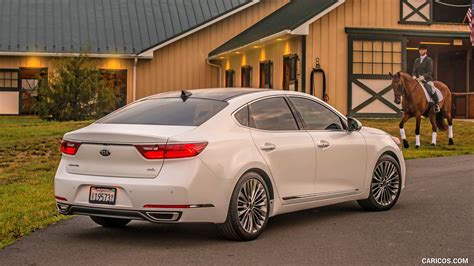 Kia Cadenza | 2017MY SXL | Rear Three-Quarter