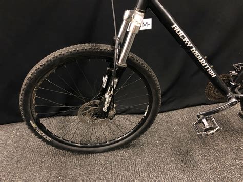 BLACK ROCKY MOUNTAIN TRAILHEAD 27 SPEED FRONT SUSPENSION MOUNTAIN BIKE ...