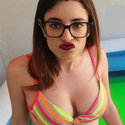 Las fotos más hot de Lyna Vallejos: su cuerpo, al descubierto - Daily ...