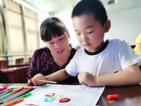 受助学子懂感恩 义务家教回馈家乡-湖北商贸学院城市建设学院