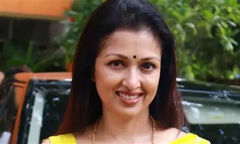 Actress Gautami joins AIADMK