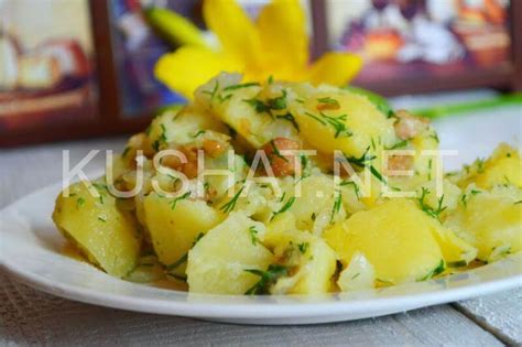 Молодой картофель со шкварками и укропом. Рецепт с фото | Кушать нет