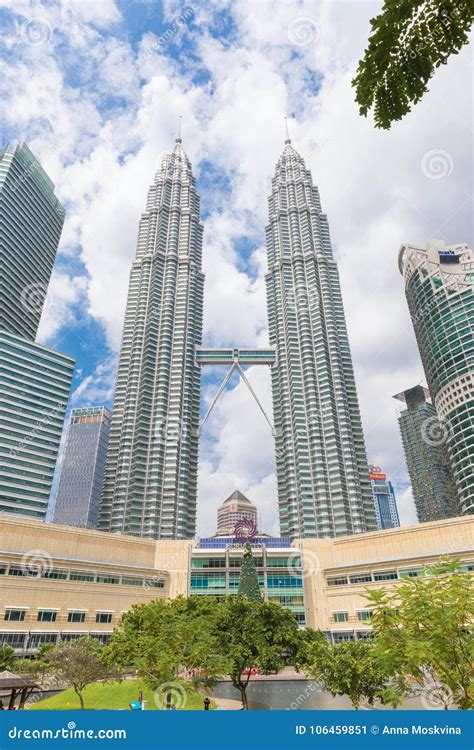 Malaysian Capital Kuala Lumpur Petronas Twin Towers Editorial Photo ...