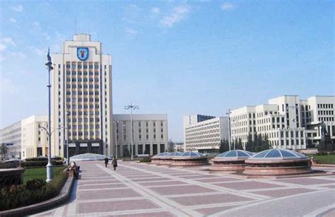 白俄罗斯国立大学 | 庆祝物理系成立60周年 - 知乎